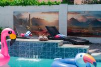 Peaceful Palm - Farmhouse Chic with Pool & Games - B&B Mesa