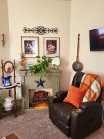 Habitación con cama grande