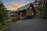 Cozy Cabin with views, hot tub, fishing pond, and game room - Chambres d'hôtes Sevierville