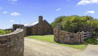 Tuscan style ocean beach escape on the Peninsula - B&B Saint Andrews Beach