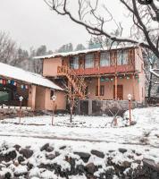 Rastafardreams 100 years old , Riverside Heritage Mudhouse, Farmstay in an apple orchard, Hostel & camping - B&B Katrain