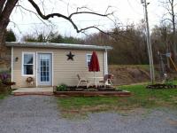 River Lane Cottage - Bed and Breakfast Dunnville