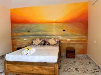 Zimmer mit Queensize-Bett und Balkon
