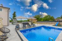 Adri Villa with private heated pool, jacuzzi, sauna & gym - Bed and Breakfast Kras