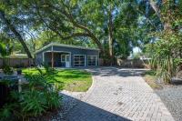 Charming 3BR Home Near DT with King Bed and Fire Pit - B&B
