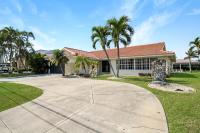 Chic & modern canal-front retreat with private pool - Azure Tides - B&B Punta Gorda