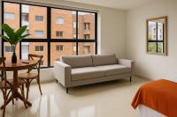 Laureles Suite 701 Faro 78 Queen bed con Aire - B&B Medellín
