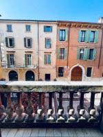 Il balcone del Longobardo a due passi dall'Arena - B&B