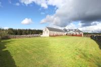 JOIVY Greenknowes Estate with Hot Tub and Bar - Farmhouse and Lodge - Chambres d'hôtes Kelty