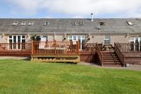 JOIVY Greenknowes Lodge with Hot Tub and Wood Burning Stove - B&B Kelty