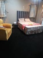 Yellow Stars Guesthouse 1hr 2hrs 3hrs Day Rest - B&B Johannesburgo