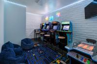 5BR Oasis with Pool, Arcade, Sauna - B&B La Mesa