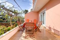 Appartamento con 2 Camere da Letto e Patio