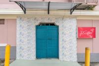 Modern and Bright Apartment in Miramar with Equipped Bathroom and Prime Location - B&B