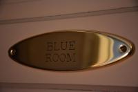 Blaues Zimmer mit Queensize-Bett
