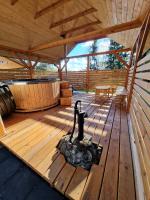 Domek "Pod Laskiem" DomkinadBugiem - jaccuzzi na życzenie, wspólne dla 2 domków - Chambres d'hôtes Korczew