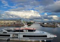 Central Stay with Free Parking Private Room in Shared Flat - B&B