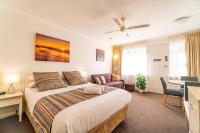 "Ocean Sunset" Glenelg Central Studios - Bed and Breakfast Adelaide