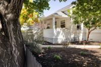 Stylish Central Napa Home with Serene Private Yard - Bed and Breakfast Napa