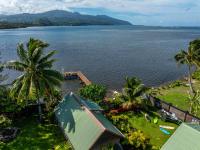 Toahere Beach House - Beachfront - Pool - Pontoon - B&B