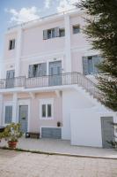 Leoni's House near the Beach - Bed and Breakfast Kremastí