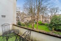 Sophisticated Apartment with Clifton Views - B&B