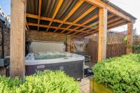 Little Domus - With Hot Tub - Ferienwohnung