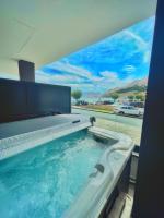 Villa San Sebastian - apartments on the beach with jacuzzi - B&B Baška