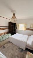 Cozy Room steps from the beach tamraght - B&B