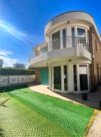 VILLA RENZO- PARCHEGGIO E GIARDINO PRIVATI a pochi passi dal mare - Ferienwohnung Lido di Jesolo