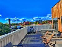 Zesty Orange Abode (438) - B&B Des Moines