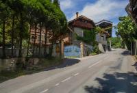 Beau Duplex 54m2, classé 3 étoiles et Label "Gîte de France" 5min centre, 15min gare CLIMATISATION, Calme, 2 chambres, NETFLIX WIFI, TV 140cms, parking, boite à clés arrivée tardive - Gîtes La Tarine - - B&B