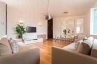 Alfama Modern Two Bedroom Apartment w River View and Parking by LU Holidays - B&B
