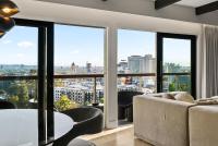 Hollywood Hills 3 Bedroom Views and Jacuzzi - Bed and Breakfast Los Angeles