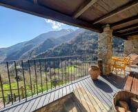 Casa Rústica y Chic con Chimenea y Vistas Panorámicas de La Vall de Boí - B&B Cardedeu