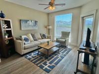 Downtown Condo with Mountain Views - B&B