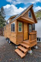Stay Portland Collection - Tiny Log Cabin - Walk to Local Shops & Eateries - B&B