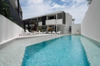 Coolum Gem with BBQ & Stunning Pool - B&B