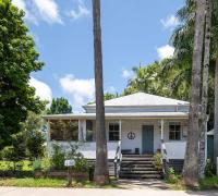 Beautiful Unique Cottage -Pet-Friendly-walk to town - Chambres d’hôtes Bangalow