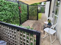 Private Queenwood Hideaway (Self Contained) - B&B