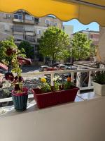 Central Comfort 2BR with Lush Living Room - B&B Tirana