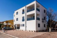 Apartments with parking space Vir - 24111 - B&B Vir