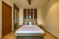 SaffronStays Hillside Harrier - Swiss-style cottages in Lonavala with balconies, bathtubs, and bonfire setup - B&B Āmbavna