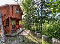 Idyllic Cabin Retreat Only 5 Minutes Away From Nelson - Chambres d’hôtes