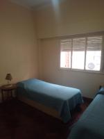 Departamento céntrico frente a plaza Libertad precio por persona hasta 4 - Chambres d'hôtes Santiago del Estero