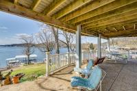 Home on Lake of the Ozarks w/ Private Swim Dock! - Chambres d'hôtes Rocky Mount