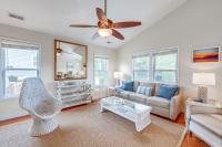 Walk to Beach and Boat Ramp Home with Outdoor Area - B&B