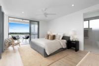 Lavish Ocean View Penthouse near the Beach - B&B Coolum Beach