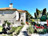 Holibai, , Casa Caeiro, Jardín y piscina cerca del mar, Sabaris, - Chambres d'hôtes Baiona