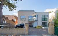 "Relax in Our Beautiful Flat Hosted by R&B STAYS - Bed and Breakfast